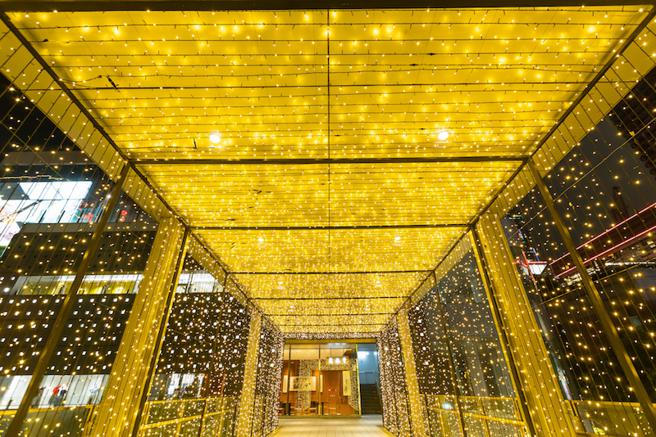 遠百信義A13璀璨空橋。（台北市商業處提供）