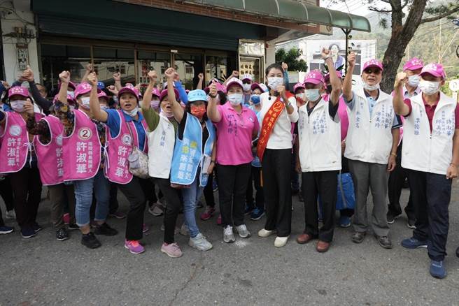 南投县长候选人许淑华，前进国姓乡扫街拜票。（许淑华竞总提供／廖志晃南投传真）