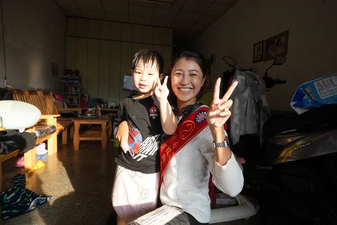 南投县长候选人许淑华，前进国姓乡扫街拜票。（许淑华竞总提供／廖志晃南投传真）