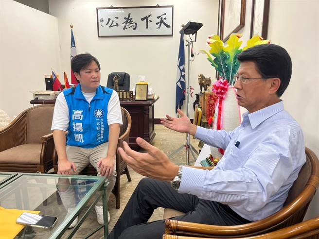 高扬凯表示，他曾多次专程下台南向谢龙介请益，谢龙介也毫不保留的倾囊相授。（高扬凯竞办提供／游念育台北传真）