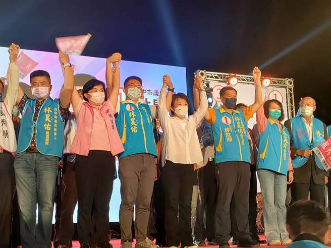 林昊佑表示，他对这片土地有很多感情，未来无论大、小建设，他都会为乡亲坚持，也会全力与卢秀燕合作，希望乡亲给他支持。（潘虹恩摄）