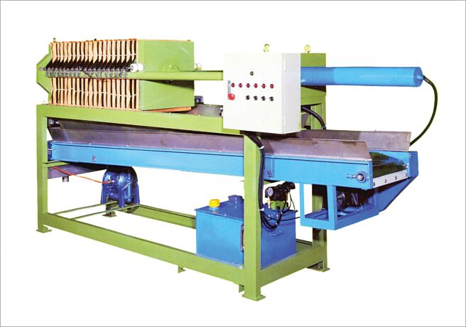 顺珲制造的板框式污泥脱水机具有性能佳、省电、应用广…等优点。图／业者提供