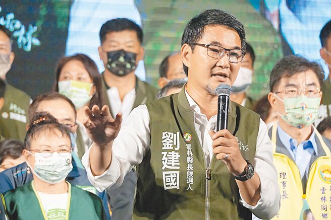 民进党云林县长候选人刘建国（前中）诉求「云林农业加值」，让农民有更好收益。（刘建国竞选总部提供／张朝欣云林传真）