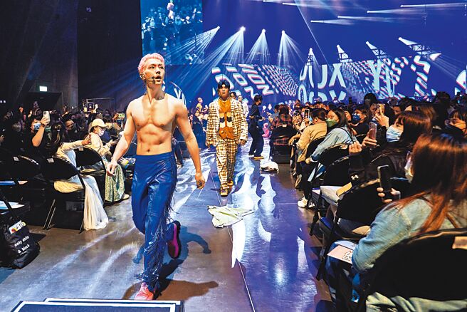 炎亞綸昨在北流開唱迎接37歲生日。（華貴娛樂提供）