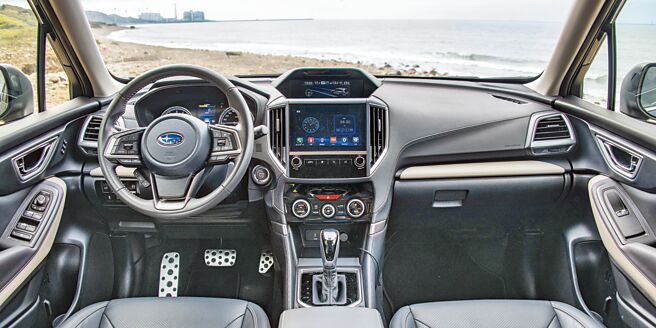 仪表控台简约大方，内含有多项先进科技。（陈大任摄）