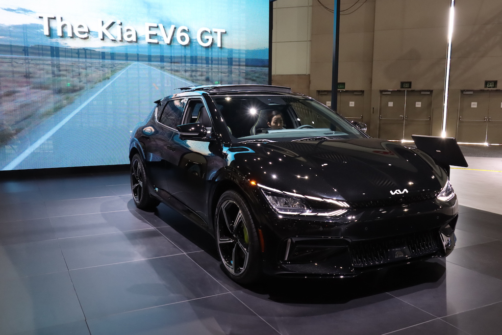 2022 洛杉磯車展現場直擊：KIA EV6 GT、SELTOS 小改款與 NIRO 三款動力首發 (圖/CarStuff)