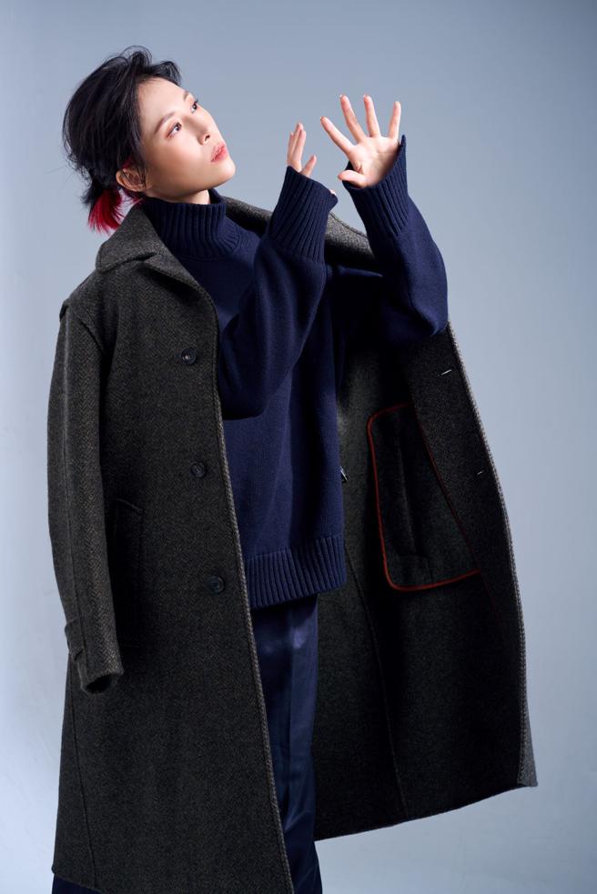 蔡亘晏身穿Loro Piana冬季新装，在她丰富舞台肢体语言的诠释之下，更添优雅贵气。 （JOJ PHOTO摄，图片企画／中时）