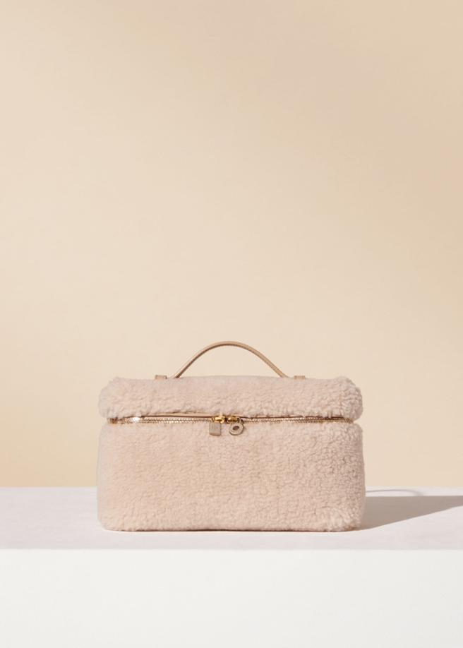 Loro Piana Cashfur绒毛Extra Pocket肩背小包，8万3500元。（Loro Piana提供）