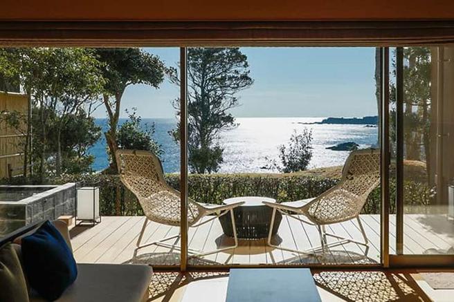 ▲客房设有露台可欣赏海天一色的风光。　图：御宿The Earth／提供