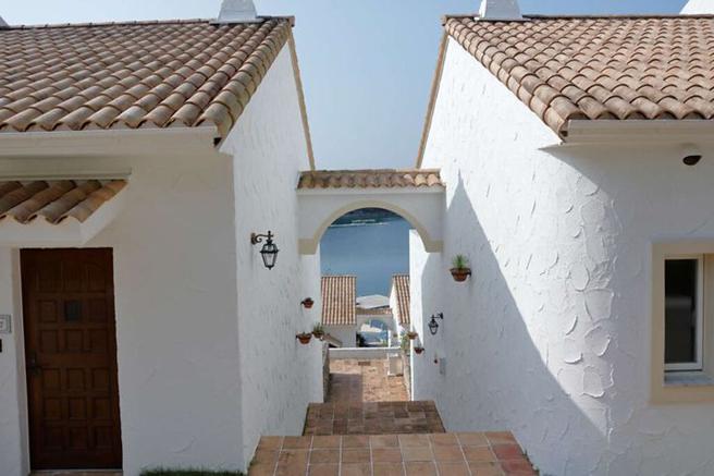 ▲从花园及别墅向大海延伸的阶梯瀰漫南欧风情，是SNS上的知名打卡景点。　图：志摩海滩 都渡假饭店／提供