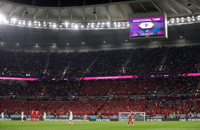 热到像地狱！卡达世界杯声量上飙「准备热血起来」　200万球迷观战：效益将衝170亿美元。(图/路透社)