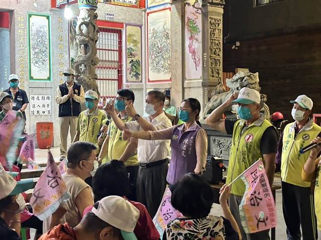 桃園市議員候選人陳治文確診出關後馬不停蹄參加地區座談會，也請有心人勿誇張解讀。(楊宗灝攝)