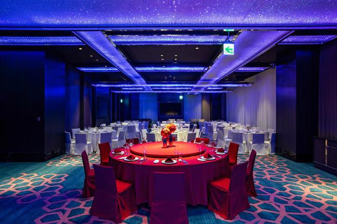 （针对企业復办尾牙春酒，位在台北市富邦辽寧大楼的「国宾中餐厅」与「楼外楼」宴会厅推出尾牙春酒专案。图／国宾饭店）