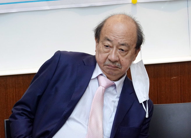 針對新竹市副議長余邦彥帶領多位里長，出席民眾黨新竹市長候選人高虹安造勢場，民進黨立法院黨團總召柯建銘(圖)22日表示，民智已開，選舉最後一刻不可能撼動大局，這樣的操作是螳臂擋車，也是高虹安的最後一騙。（姚志平攝）