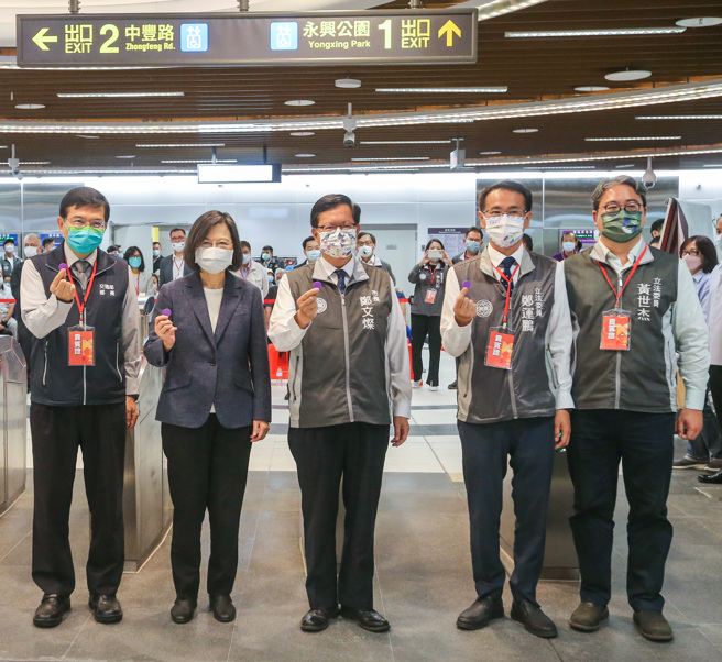 民進黨依舊狂打「抗中保台牌」，不意卻接二連三被爆出民進黨人陳時中、鄭運鵬、柯建銘長子柯韋任投資中資企業、小兒子柯鈞耀化身台商「大膽西進」淘金，實在諷刺。（陳麒全攝）