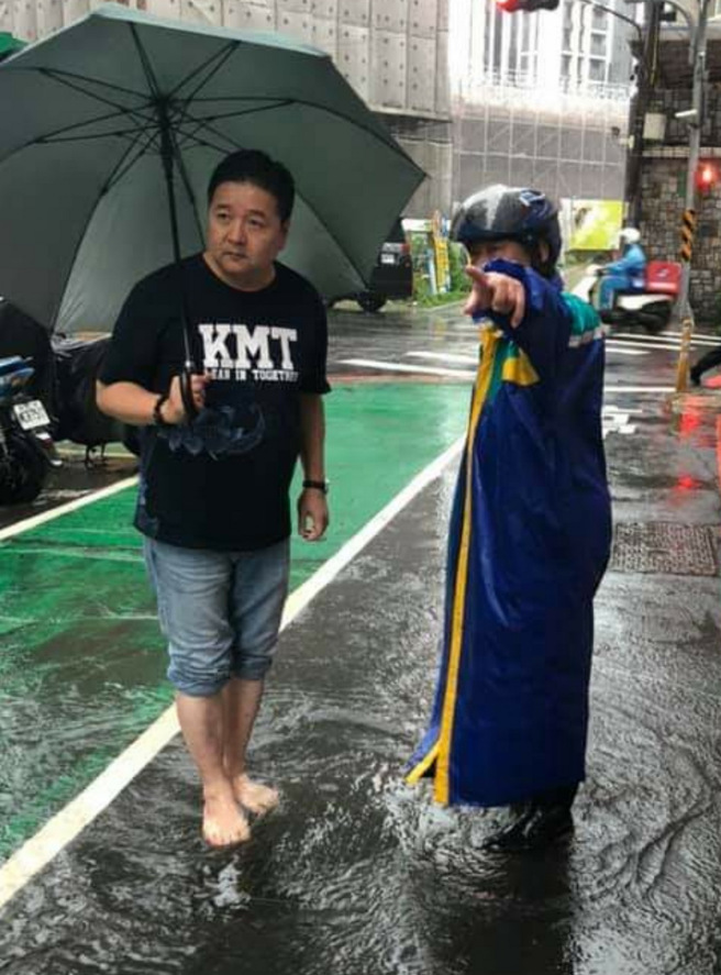 土城区员林里老旧住宅区，过去动辄遇雨即淹。（新北市议员林金结服务处提供相片）