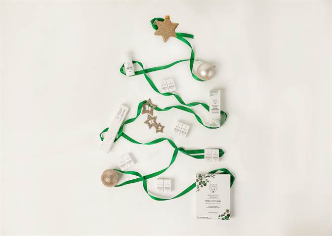 圣诞新品组，妆前保养高光润泽组形象图。（Snow Fox提供）