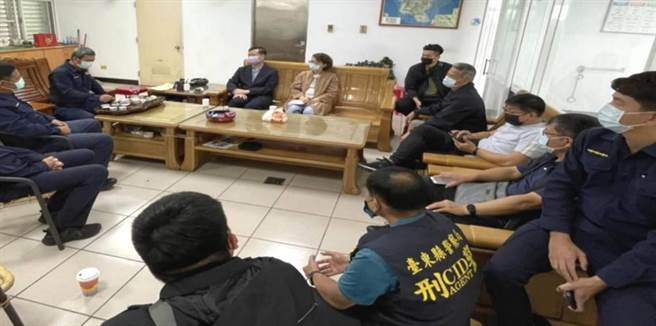 选战进入倒数，检察官率警进驻绿岛、兰屿查贿。（民眾提供）