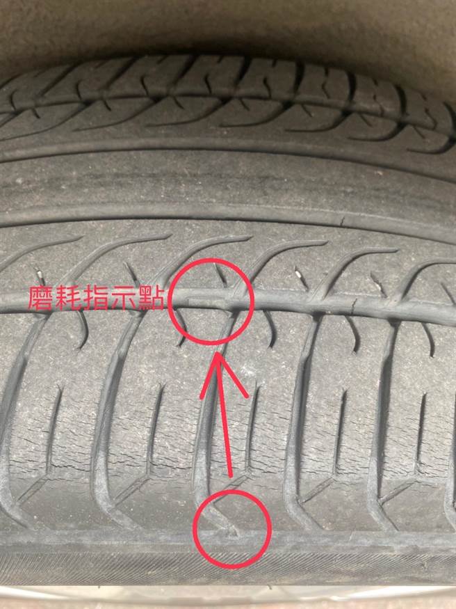 交警指出，雨天駕車可能因路面積水，降低輪胎摩擦力而發生打滑現象。（台中市警察局提供／張妍溱台中傳真）