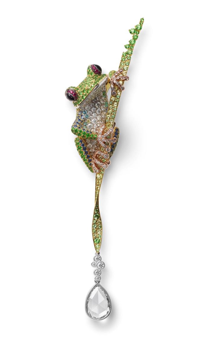 MIKIMOTO Wild And Wonderful顶级珠宝系列，美洲雨蛙造型胸针，约223万元。（MIKIMOTO提供）