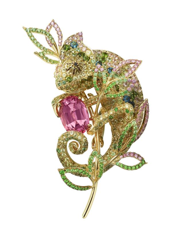 MIKIMOTO Wild And Wonderful顶级珠宝系列，非洲变色龙造型胸针，214万元。（MIKIMOTO提供）