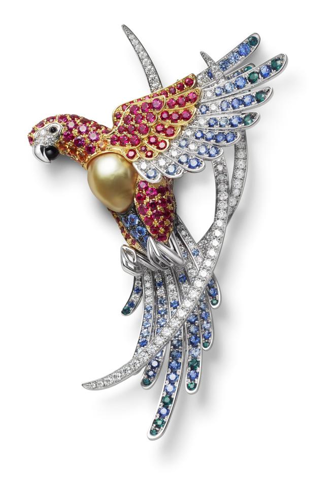 MIKIMOTO Wild And Wonderful顶级珠宝系列，美洲金刚鹦鹉造型胸针，约216万元。（MIKIMOTO提供）