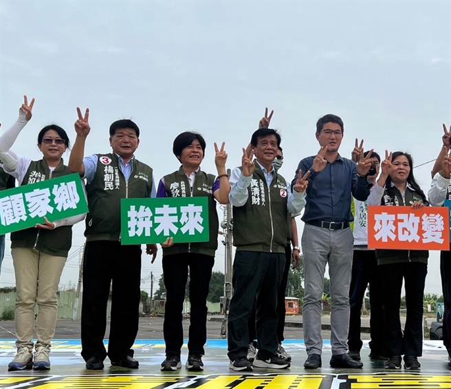 民進黨雲林縣長候選人劉建國（前右二）舉行「山海大團結，雲林大勝利」車隊誓師大會。（劉建國競選總部提供／張朝欣雲林傳真）