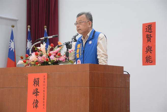 赖峰伟在电视政见会表示，对手乱开福利支票要增加40亿的支出，呼吁乡亲要「选贤与能」，支持「贤德」、「能力」都俱备的赖峰伟。（澎湖县选委会提供）