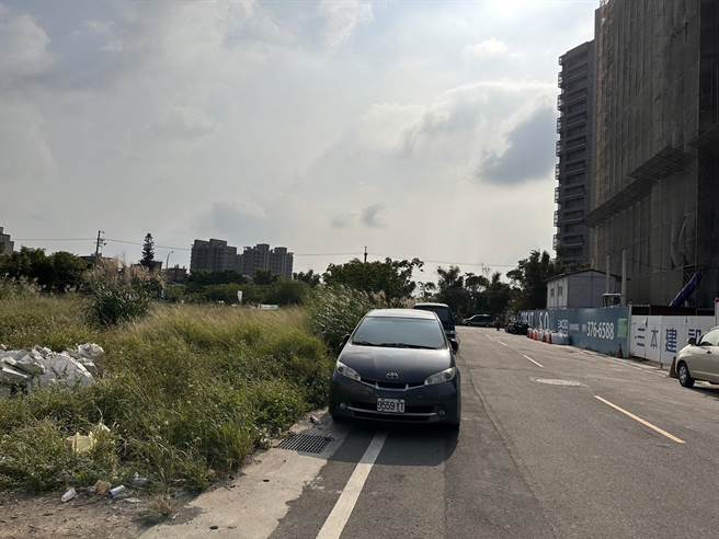 桃市府配合捷运要在八德区和强路到介寿路新辟道路，在议员吕林小凤居中协调下，市长郑文灿拍板决议採最小拆迁，路幅降至20公尺，避开大面积徵收土地。（吕林小凤提供／蔡依珍桃园传真）