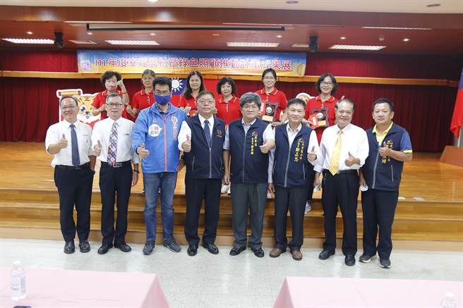 台中市大里区农会推动幸福农村暨绿色照顾计画，鼓励农村妇女、高龄者走出家庭，学习新知。（大里农会提供／潘虹恩台中传真）