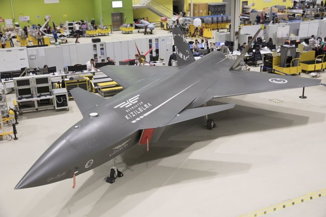 土耳其红苹果战斗无人机，已安装引擎，进入地面测试阶段。(图/Baykar)