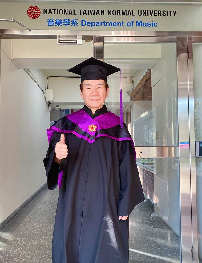 趙傳拿到碩士學位，接下來將參加嘉義及新竹的耶誕、跨年活動。（旋風音樂提供）