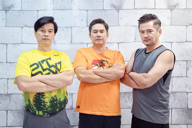 李兴文、洪都拉斯、马国贤3位中年男子戏里有许多有趣互动。（TVBS提供）