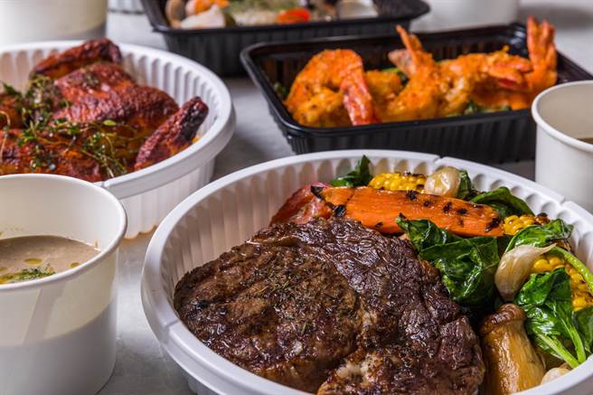 驴子餐厅西式外带套餐的「美国肋眼牛排16oz」，大份量适合4人共享。(图／驴子餐厅提供)