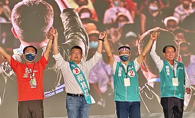 台中市长候选人蔡其昌「翻转中台湾、团结大胜利」山线大团结造势晚会22日登场。（陈淑芬摄）