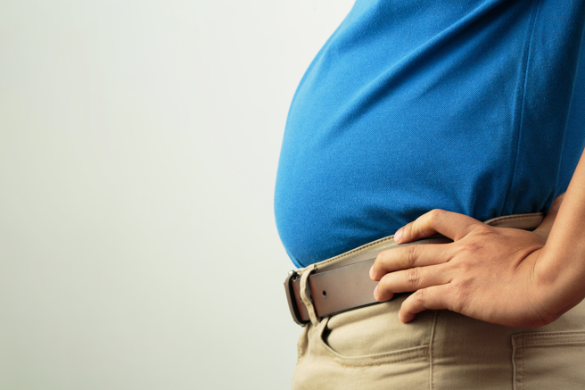 一名65歲的男性患者罹患三高，聽從醫囑後，不只瘦下5公斤，就連高血糖、高血壓、高血脂的數值都有所改善。（示意圖／shutterstock）
