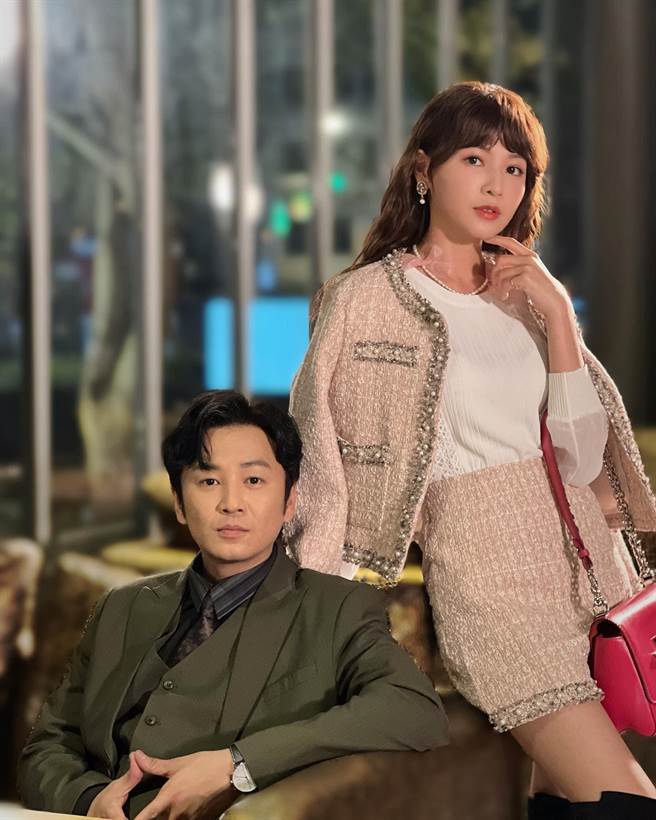 張書偉、謝京穎劇中代替別人相親。（民視提供）