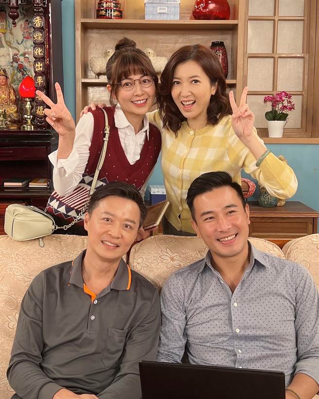 廖家儀、何豪傑、傅子純、謝京穎劇中一家四口和樂融融。（民視提供）