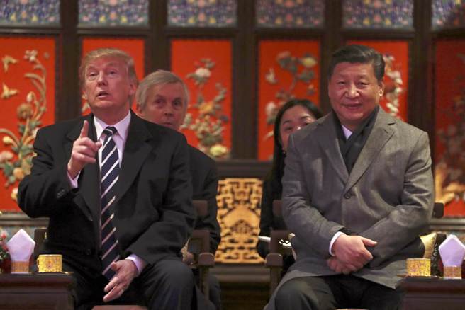 习近平原本打算用紫禁城的歷史氛围给川普一次文化震撼，未料这种歷史文化攻势对川普这个庸俗的大老粗完全没有作用。（图／美联社）