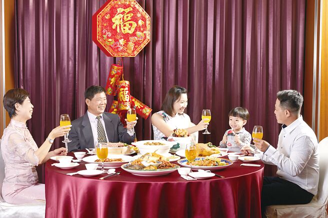 福容大饭店年菜外带星级年菜，给家人满满感动与幸福。图／福容大饭店提供