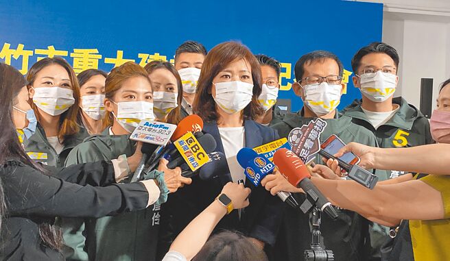 民进党新竹市长候选人沈慧虹21日对高虹安提出质疑，究竟她是听谁的话？究竟谁才是她真正的老板？现在看来她的老板已越来越多，而且都是特定人士。（陈育贤摄）