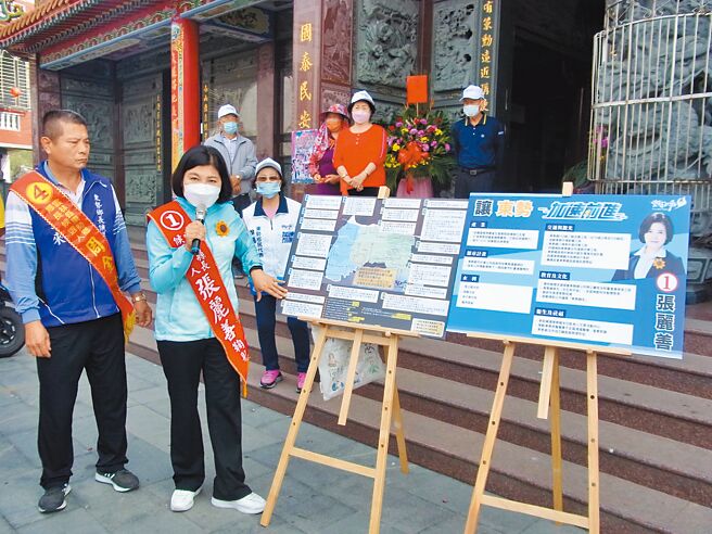 国民党云林县长候选人张丽善（左二）公布「水利政策亮点」，完成20乡镇市未来水利规画蓝图。（张朝欣摄）