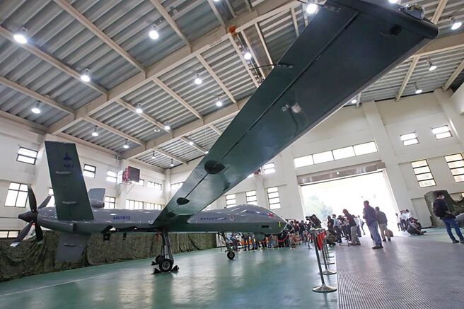 「腾云」无人机以远距目标与电子情资侦搜为主要任务，导控半径达1100公里，滞空时间约20小时。（赵双杰摄）