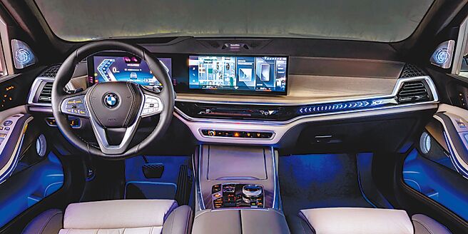 12.3吋仪表与14.9吋触控萤幕构成一体式曲面萤幕。（汎德提供）