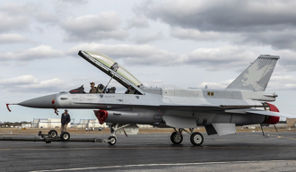 影》F16第1架70批次戰機亮相了 明年初首飛