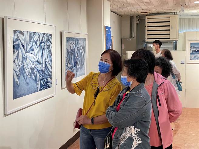 裕珍馨大甲三宝馆遇见蓝，刘俊卿＆谢国鹏蓝染双个展，每一件都令人惊艳！展现各种不预期的美，让人更深陷蓝染的魅力。（裕珍馨文化基金会提供）