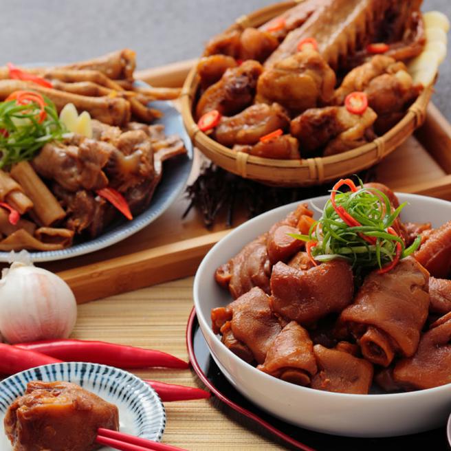 momo購物網的西井村蜂蜜滷味超值12件組，活動價799元。（momo購物網提供）