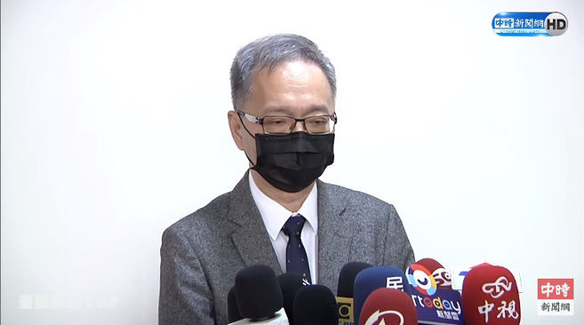 卫福部长薛瑞元23日赴立法院备询，针对掮客说，他强调可能的诈骗行为在着手前都已被挡下，因此没有公布或告发的问题。（图／截自中时新闻网直播）