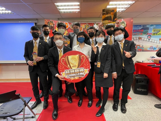 在店长与团队的互助合作下，在永庆做业绩ㄧ点也不难。（图/永庆房屋提供）