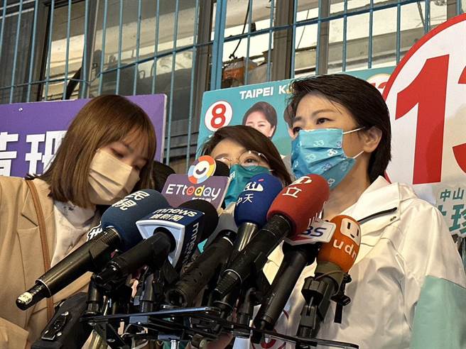 无党籍台北市长候选人黄珊珊23日上午赴松江市场扫街。（黄婉婷摄）